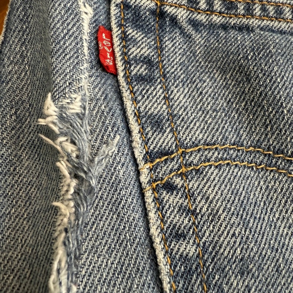 Levi's 550 Relaxed Fit Jeans Men's W38 L32 (38x31) Light Wash Denim Distressed - Picture 12 of 14